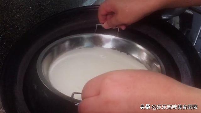 懒人凉皮想要好吃，可不是直接调面糊那么简单，教你正确做法，香