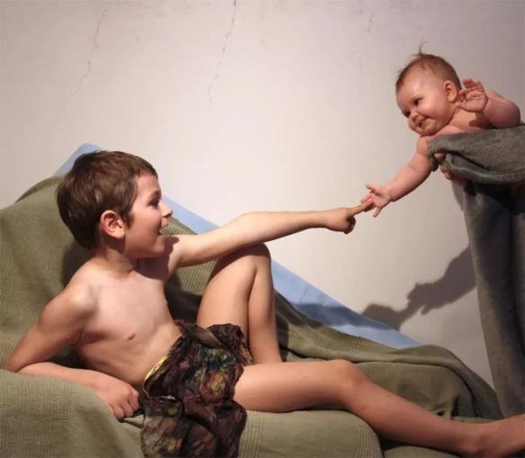 [你的育儿经]摄影师把孩子拍成了世界名画：晒娃狂人的别致生活
