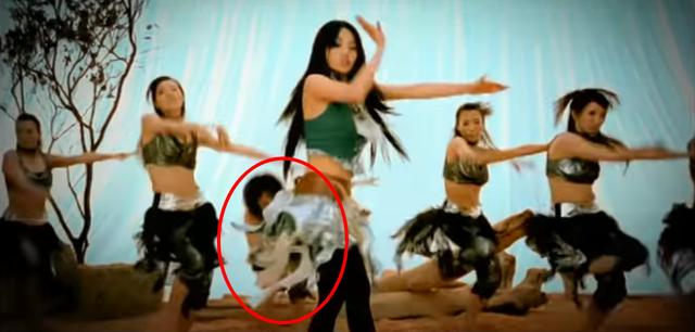 多鱼是只猫|蔡依林《舞娘》44秒有人跌倒疯传4年！　有网友2天前才发现