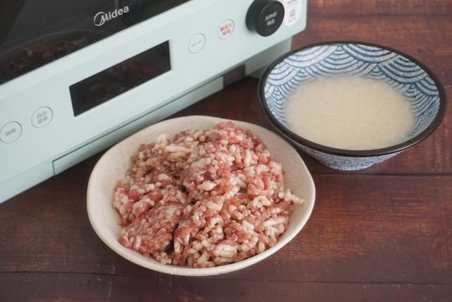 软糯Q弹的珍珠糯米丸子，咬一口香甜软糯，简单好做，不用泡米