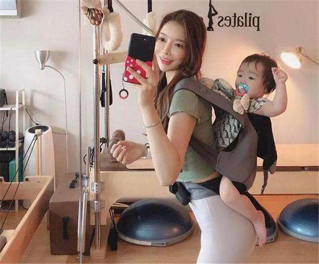 你的育儿经：宝妈在朋友圈晒娃，网友的关注点却“走歪”：这身材，我酸了