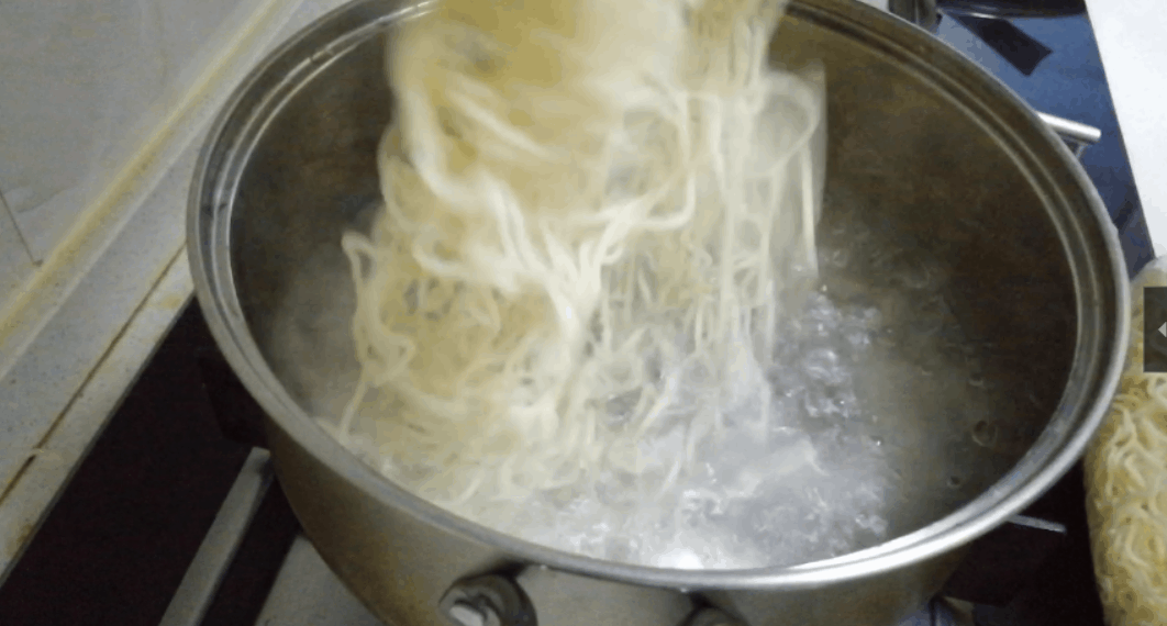 孜然炒面，家常的味道，温馨的味道！操作简单，推荐朋友们试试