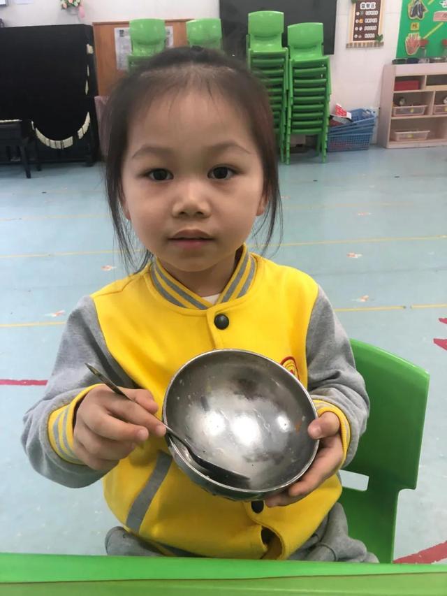 惠安实幼开展“文明用餐——光盘在行动”礼仪之星评选活动