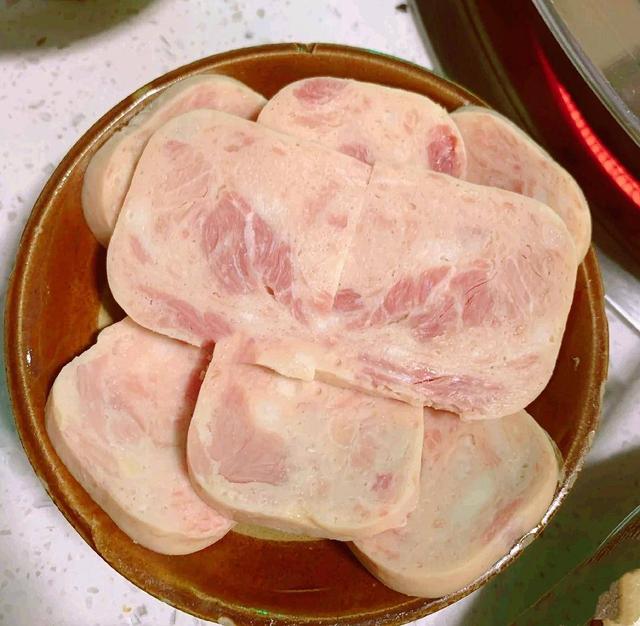 午餐肉|新街口爆火的电台巷火锅，在这竟然不用排队