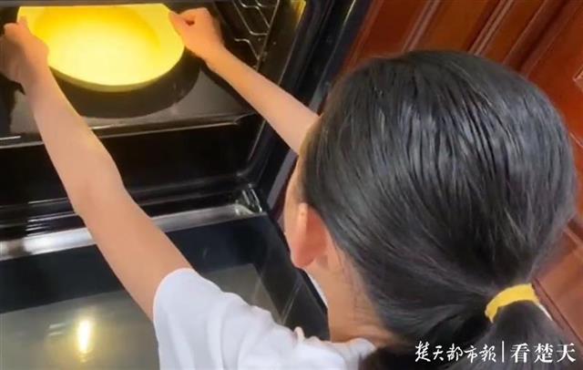 超级宝妈|扫地、洗红领巾、做饭，六一儿童节这些“小鬼”当了家