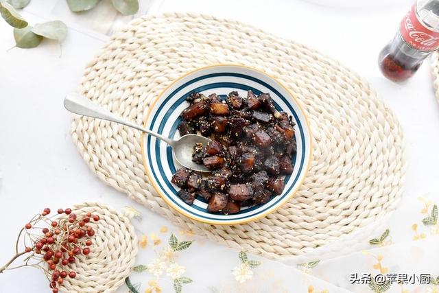 加点饮料，让土豆吃起来有肉的口感，口感咸甜好滋味，与米饭很配