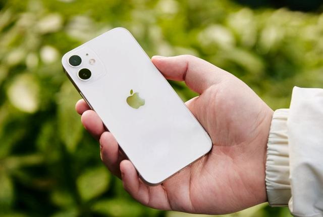 保值率极低的三款5G手机，性价比并不高，入手需谨慎