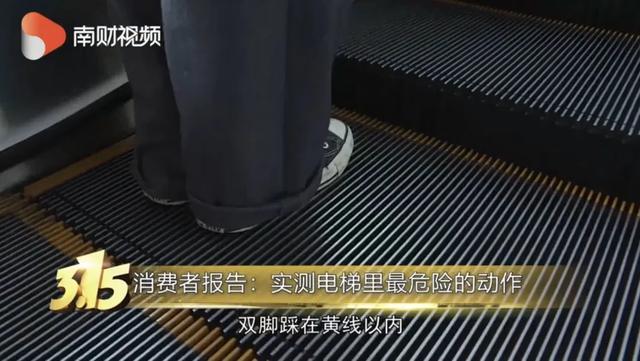 花一样的青春|4岁孩子手指被夹！乘坐扶梯这些行为千万不要做！