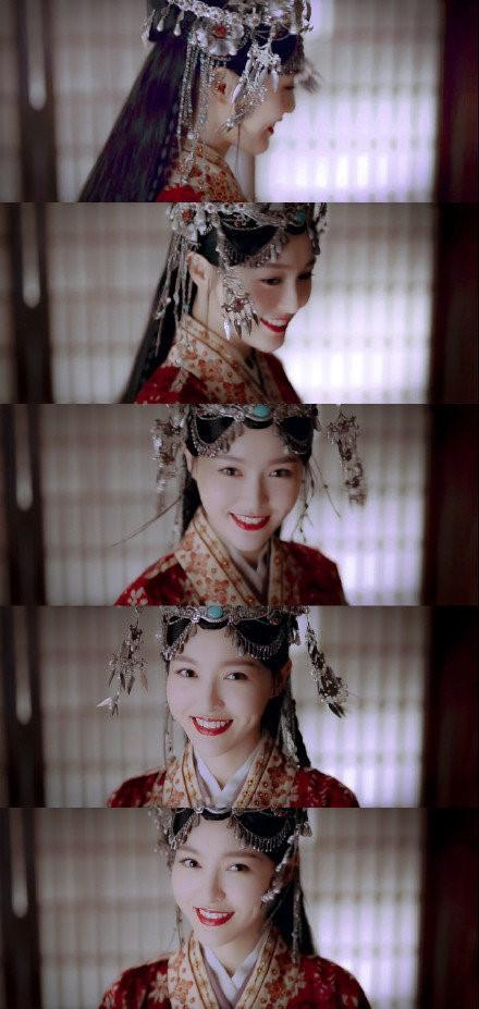 家住魔仙堡|这是37岁妈妈？唐嫣产后首次营业很少女，三招练就明星级小蛮腰