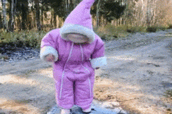 环球网|3岁娃被鸡抓了一下，伤口竟“长出”鸡趾甲！父母急坏了…