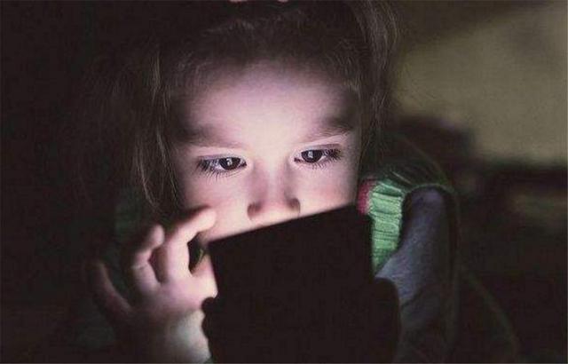 「你的育儿经」孩子6岁前能不能玩手机？父母了解“上瘾模型”，3招摆脱手机瘾