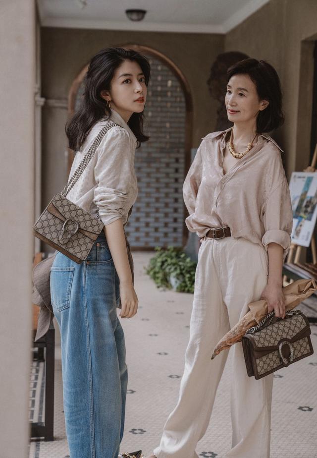 第五大道上了50岁的女人，少穿幼稚的T恤，三木妈妈的穿搭值得借鉴