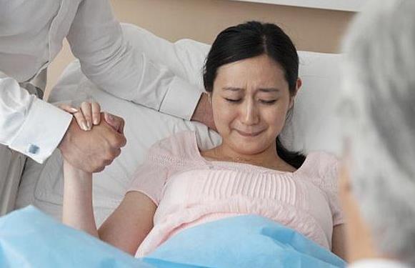 超级宝妈|22岁产妇生娃，产房外站着4个“宝爸”，孩子的“亲爸”到底是谁