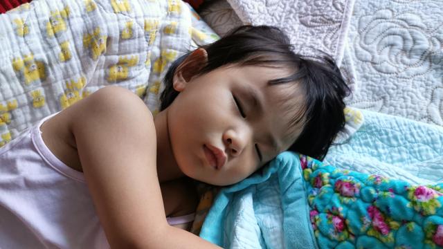 相亲相爱|第915天 英语超级写作奶爸,以双语日记倾心记录女儿生活