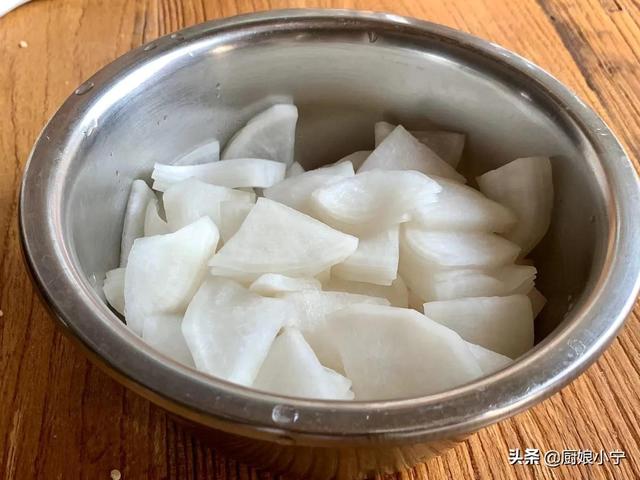 冬天，遇到这菜别手软，5毛一斤，多买点腌起来，脆爽下饭吃一冬