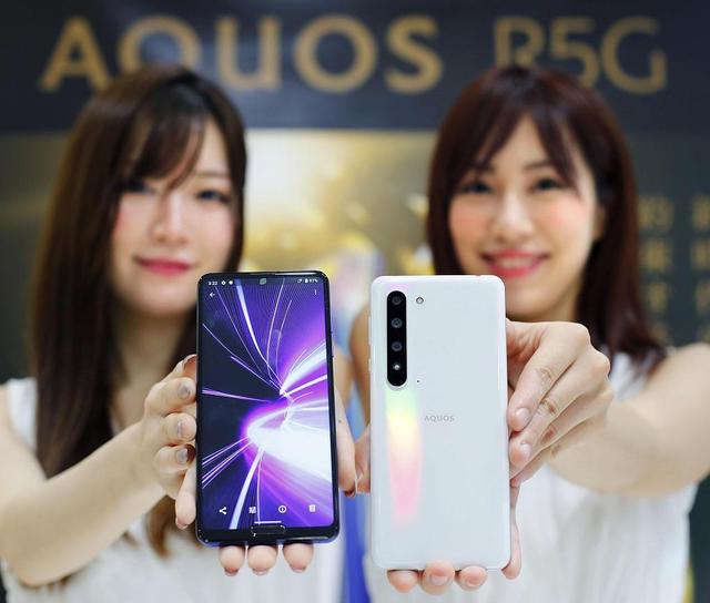 环球网■夏普公司推出全新Aquos R5G智能手机
