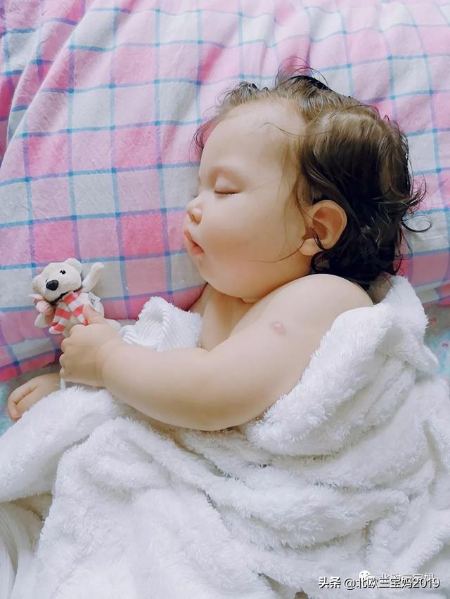 【超级宝妈】孩子几点睡能长高？睡得太晚，真的会影响孩子一生？