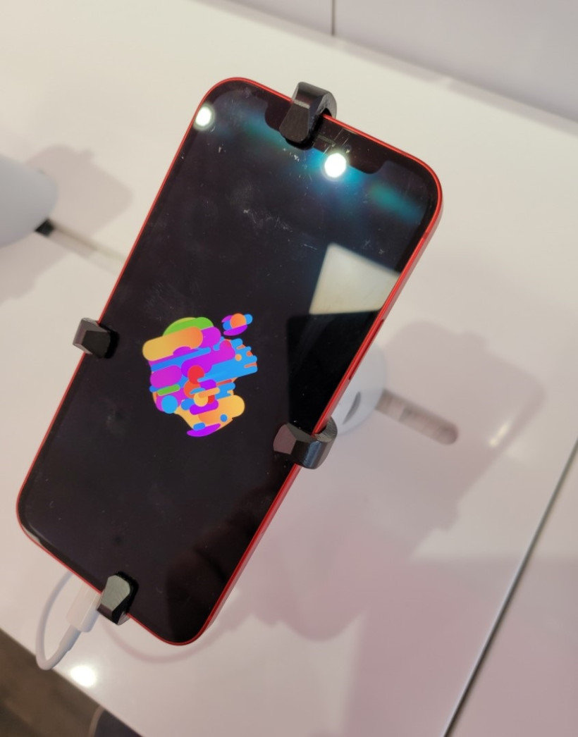 能力|部分用户反映苹果iPhone 12屏幕出现划痕