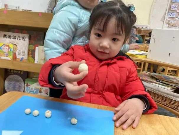 揉面团，搓汤圆！万家星城幼儿园的冬至暖心又美味