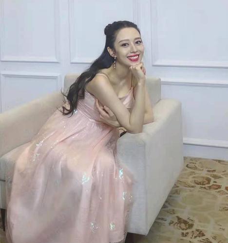 吉娜孕7月又晒身材，被吐槽过度营销，网友：别再误导孕妇形象