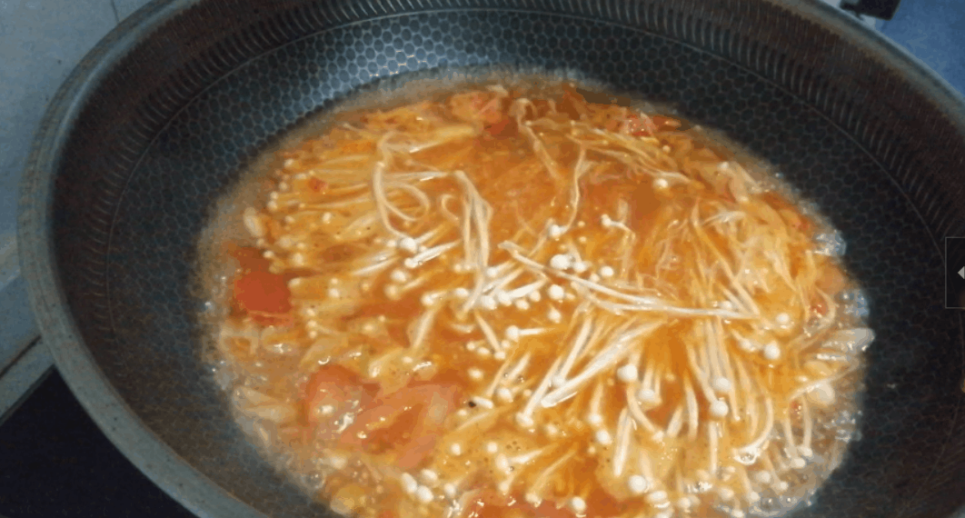 大饼放2天，又干又硬，扔了可惜，用这办法，秒变美味