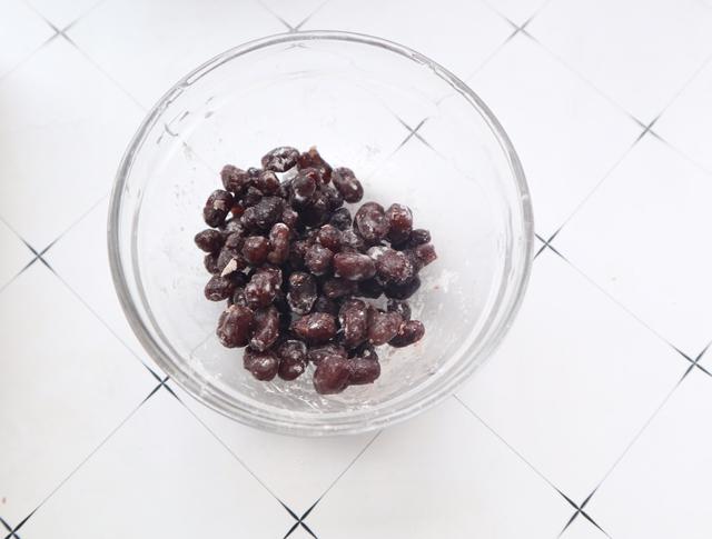 蜜红豆糯米糕，晶莹剔透，口感软糯香甜，在家也能轻松做，太香了