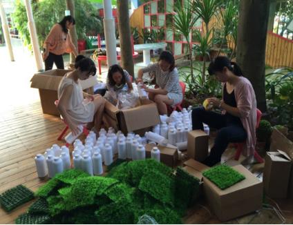 你的育儿经|当建构区搬到了户外,孩子能搭出一整个世界