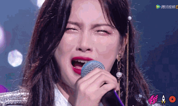 观察者网|火箭少女101解散，杨超越崩溃式告别乐坏网友