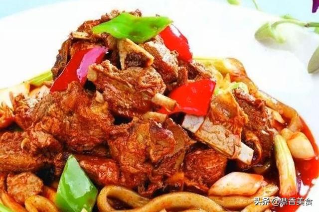 做黄焖羊肉时，焯水还是直接爆炒，方法正确，做出来比炖羊肉还香