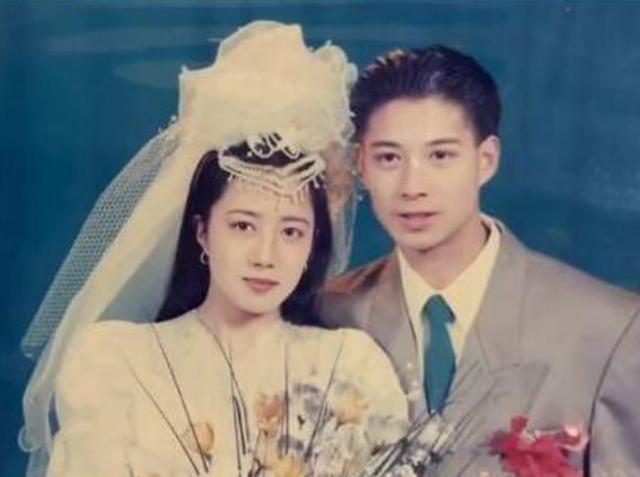 超级宝妈|父母年轻合影像“哥们儿”，孩子翻看不淡定，“要结拜兄弟吗？”