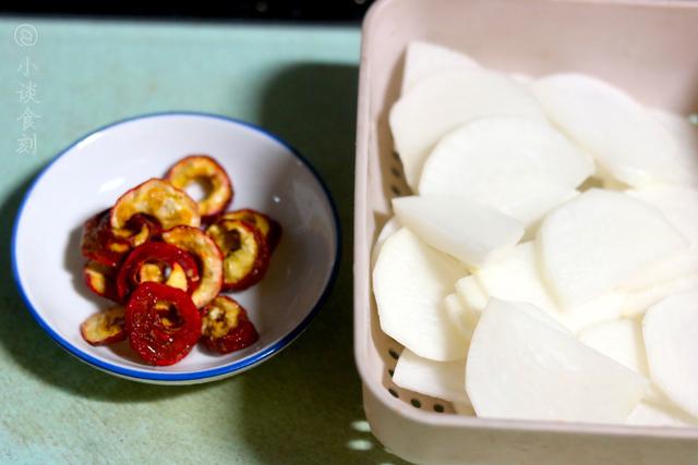 炖排骨，汤汁寡淡肉质柴？教你正确做法，排骨不腥不柴，汤汁奶白