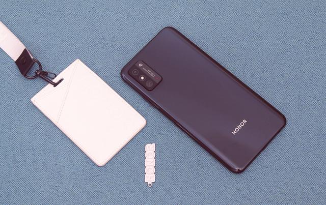 心动价1898，双模5G+5000mAh，华为真香5G千元机