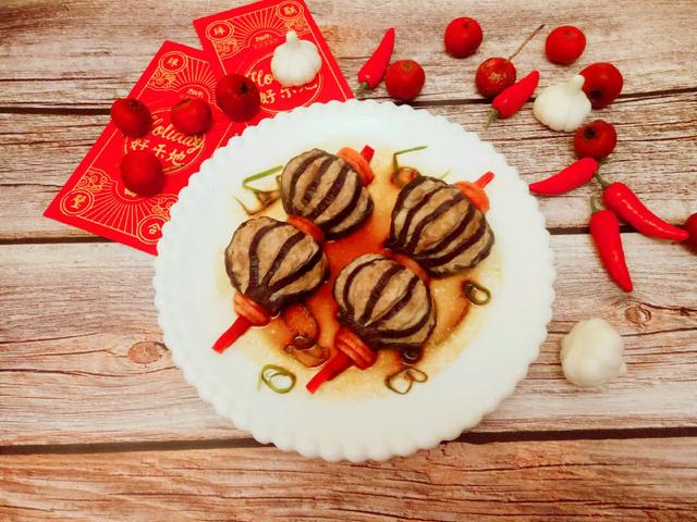 快过年了，多学几道花式菜品，茄子做成灯笼的样子，好吃又好看