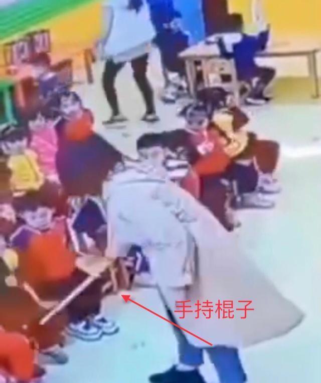 你的育儿经|孩子爸冲进课室打老师，网友：若被老师打的是我女儿，我也会反打