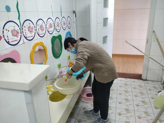 #你的育儿经#严格防控 筑牢病毒隔断屏障—县同和幼儿园全力做好疫情防控开学前消毒工作