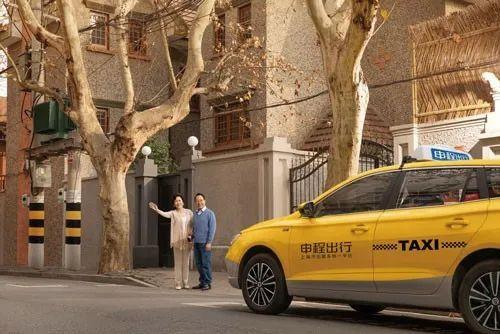 上汽一周丨智己汽车两款新车亮相，上汽4家创新工作室获得上海市荣誉称号