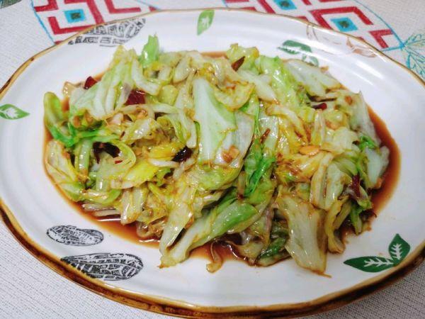 跟饭店大厨学的手撕包菜的做法，果然好吃到没朋友