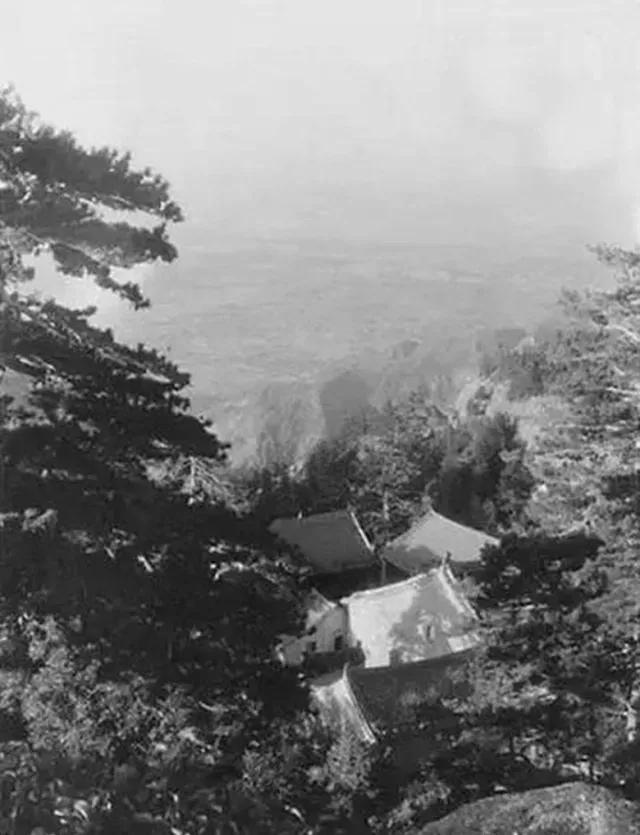 『约吗旅行』看过去没有索道和护栏的华山,那才叫惊险