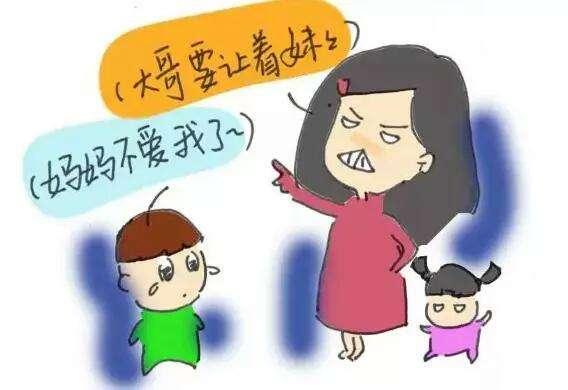 你的育儿经■女儿“记仇本”：懂事背后满心灰暗！别一碗水端平了，多爱老大吧