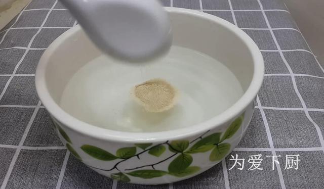 我家烧饼就爱这样做，锅里烙一烙，个个柔软劲道，比吃南瓜饼还香