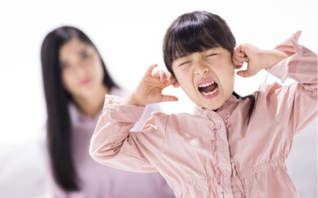【你的育儿经】孩子乱发脾气，父母不要头疼，学会这5招来应对孩子的哭闹