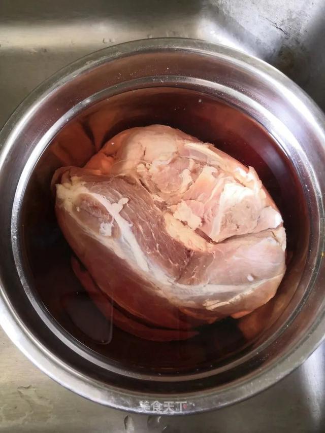 冬日进补怎么能少了羊肉呢？鲜而不腻，又暖又香，快来大快朵颐吧