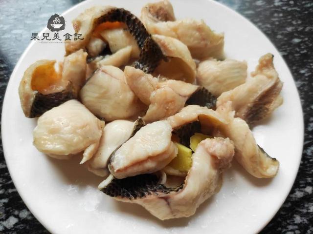 爆炒鱼片，不要直接下锅炒，教你正确做法，鱼片滑嫩鲜香又完整