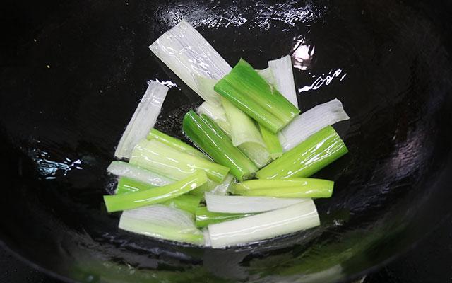 冬季宁可不吃肉，也要多吃这道菜，凉拌萝卜丝，解腻清爽营养好