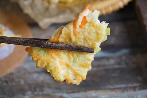 『你的育儿经』让孩子爱上吃胡萝卜的鸡蛋饼，早餐吃它营养好做