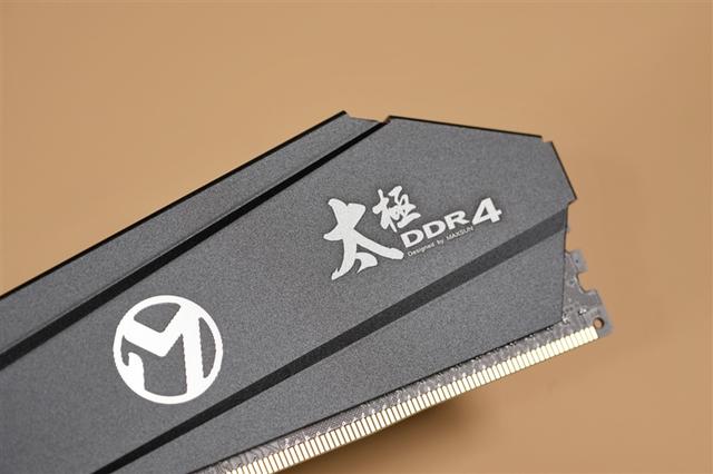 长鑫原厂颗粒！铭瑄太极DDR4 3000内存评测：可媲美同档次三星芯片