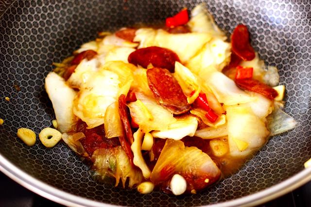 炒白菜时，什么时候放醋是重点！顺序对了，“酸溜的”开胃又下饭