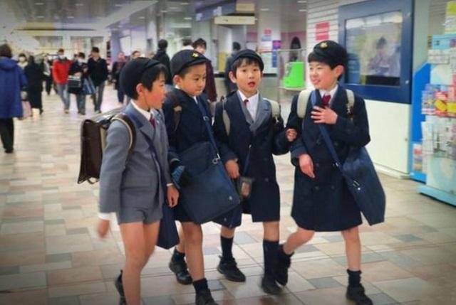 超级宝妈|日本孩子上下学，为什么不用父母接送？他们处理人贩子的方法够狠