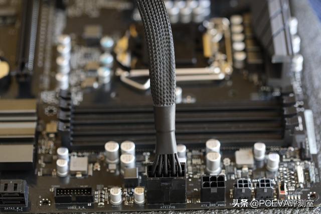 实探英特尔ATX12VO供电新规变化：线缆细了、电源空了
