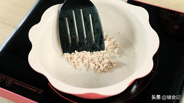 [你的育儿经]买的面条不一定好，自制的健康又放心，宝宝吃着开心又骄傲